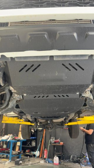 Cubre cárter metálico Mitsubishi L200
