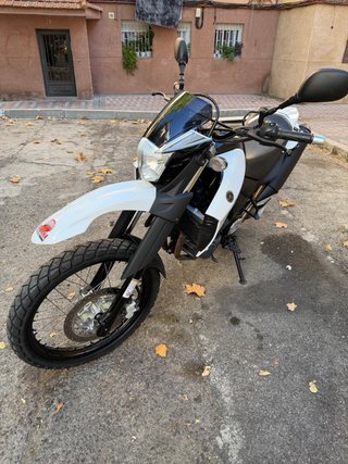 Yamaha XT660R Adventure/Enduro Moto