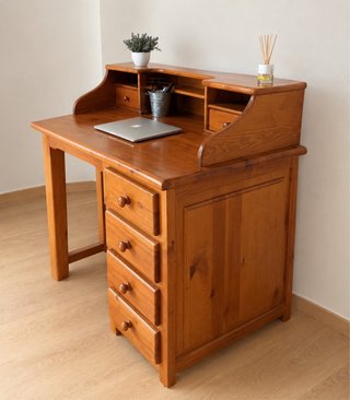 Escritorio de madera o tocador