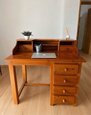 Escritorio de madera o tocador