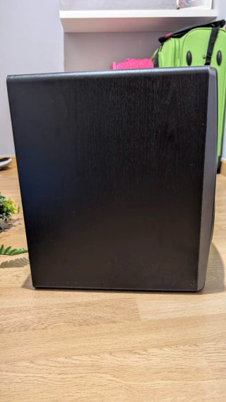 Monitor de estudio Behringer gris y amarillo