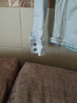 Camisa vaquera desgastada