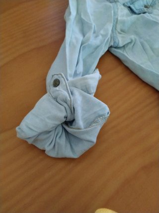 Camisa vaquera desgastada