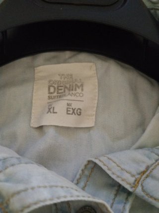 Camisa vaquera desgastada