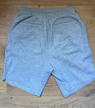 Pantalón corto jogger gris Zara