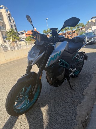 CF Moto 300cc Naked Negro
