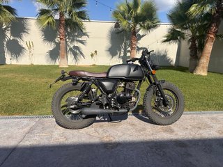 Mutt Akita 125cc Negra y Marrón