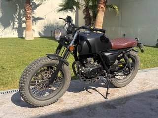 Mutt Akita 125cc Negra y Marrón
