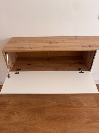 Mueble TV flotante madera y blanco