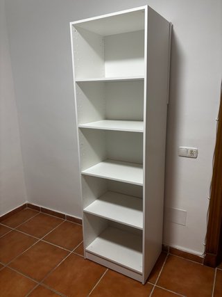 Estantería blanca de madera
