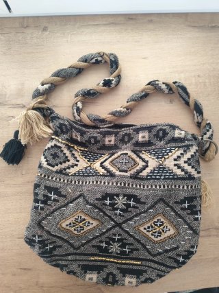 Bolso bandolera étnico con flecos
