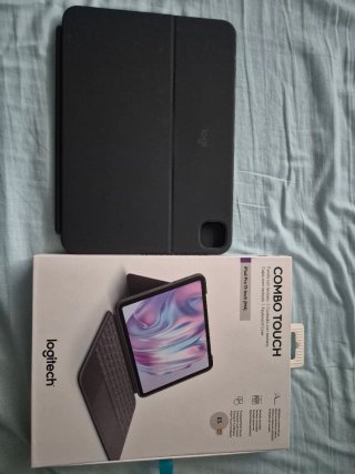 Logitech Combo Touch iPad Pro 11 M4