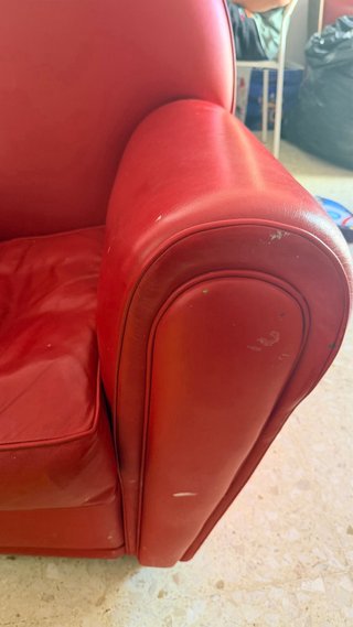 Coppia di poltrone in pelle rossa con design italiano