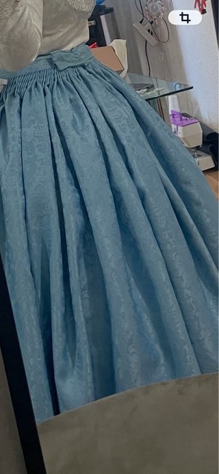 Falda fallera azul con bordados blancos