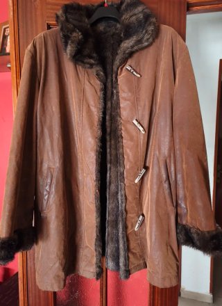 Parka Reversible Marrón pelo y ante sintéticos.