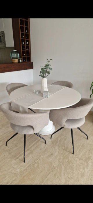 Conjunto comedor mesa redonda y sillas