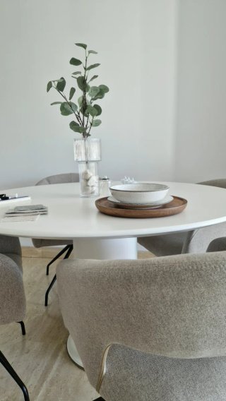 Conjunto comedor mesa redonda y sillas