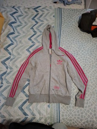 Chaqueta Adidas gris y rosa