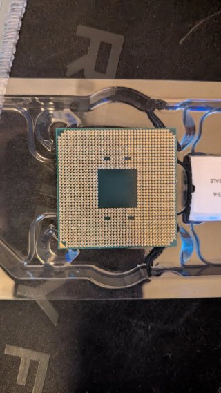 Procesador AMD Ryzen 3 3100 con disipador