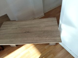 Mesa de madera con cajón