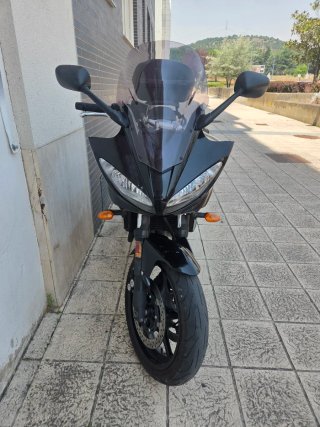 Yamaha Fazer Negra con Baúl