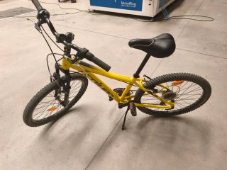 Bicicleta de montaña amarilla Coluer