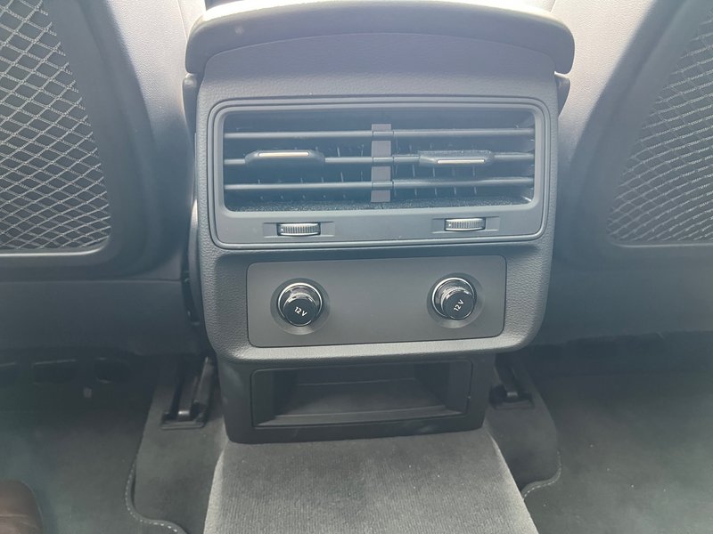 Audi Q8 2024, foto 31