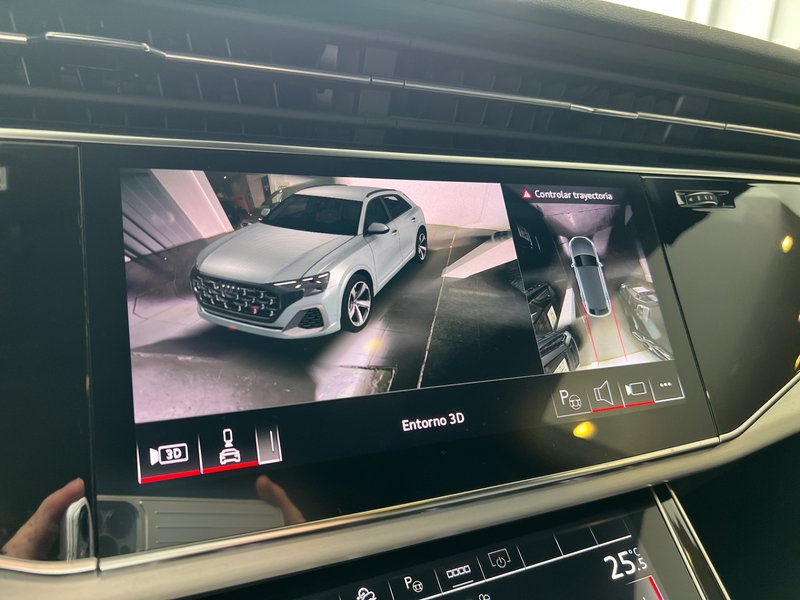Audi Q8 2024, foto 25