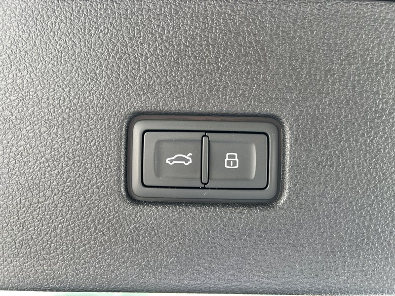 Audi Q8 2024, foto 35