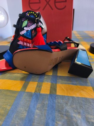 Sandalias Exé Negras y Rojas Nuevas