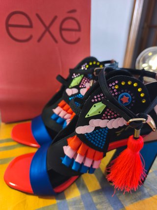 Sandalias Exé Negras y Rojas Nuevas