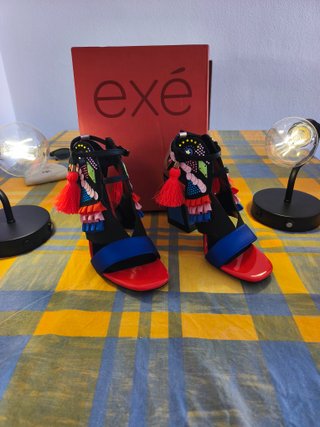 Sandalias Exé Negras y Rojas Nuevas