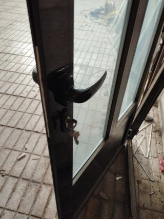 Puerta aluminio con cristal