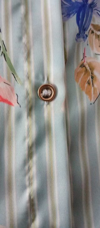 Blusa Zara satinada floral talla L