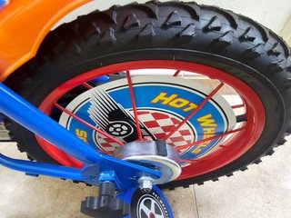 Bicicleta Hot Wheels +4 años