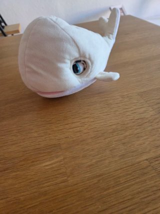 Ballena de peluche interactiva