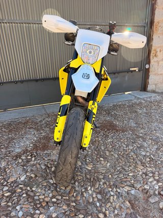 Husqvarna 701 Supermoto 2023