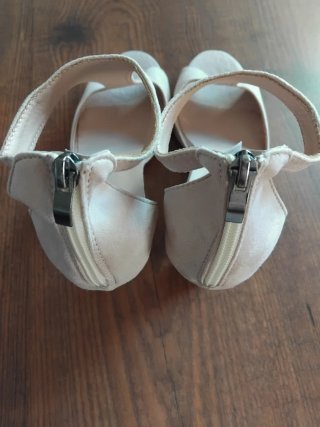 Zapatos de tacón beige