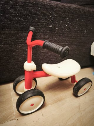 Triciclo infantil rojo y blanco