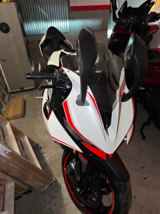 Zontes 703rr Deportiva Roja y Blanca