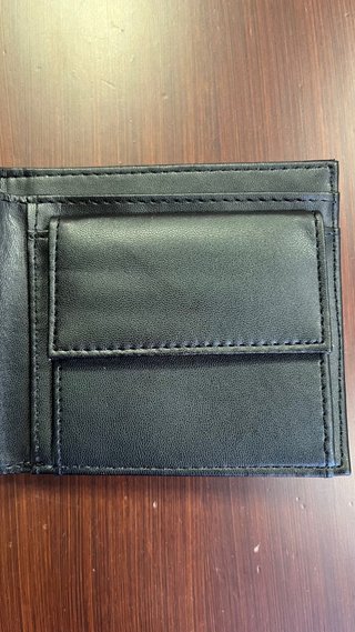 Cartera Guess Negra Piel Logo Triángulo