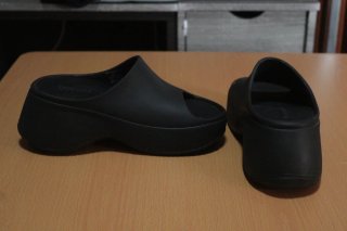Sandalias chanclas Bershka negras