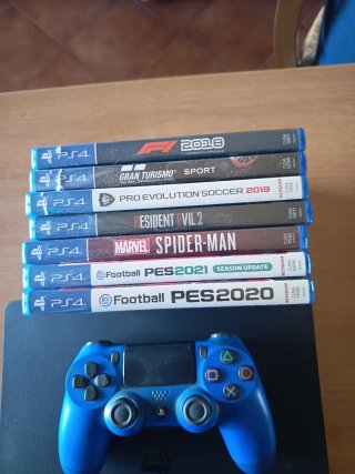 PlayStation 4 Nera + Controller Blu e Giochi