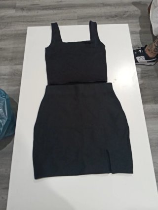 Conjunto negro top y falda con abertura