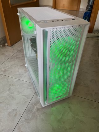 PC Gaming Blanco con Luces LED