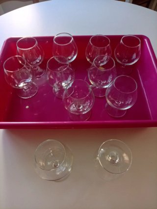 11 copas de coñac pequeñas