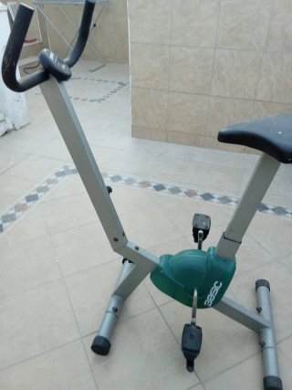 Bicicleta Estática Verde y Gris