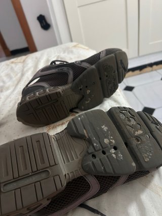 Botines Nike grises y negros