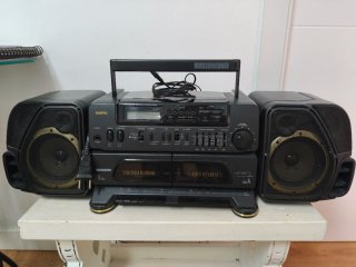 Radio Cassette Sanyo Bassurround