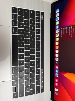 MacBook Pro 2017 i7 256GB 16GB Plata